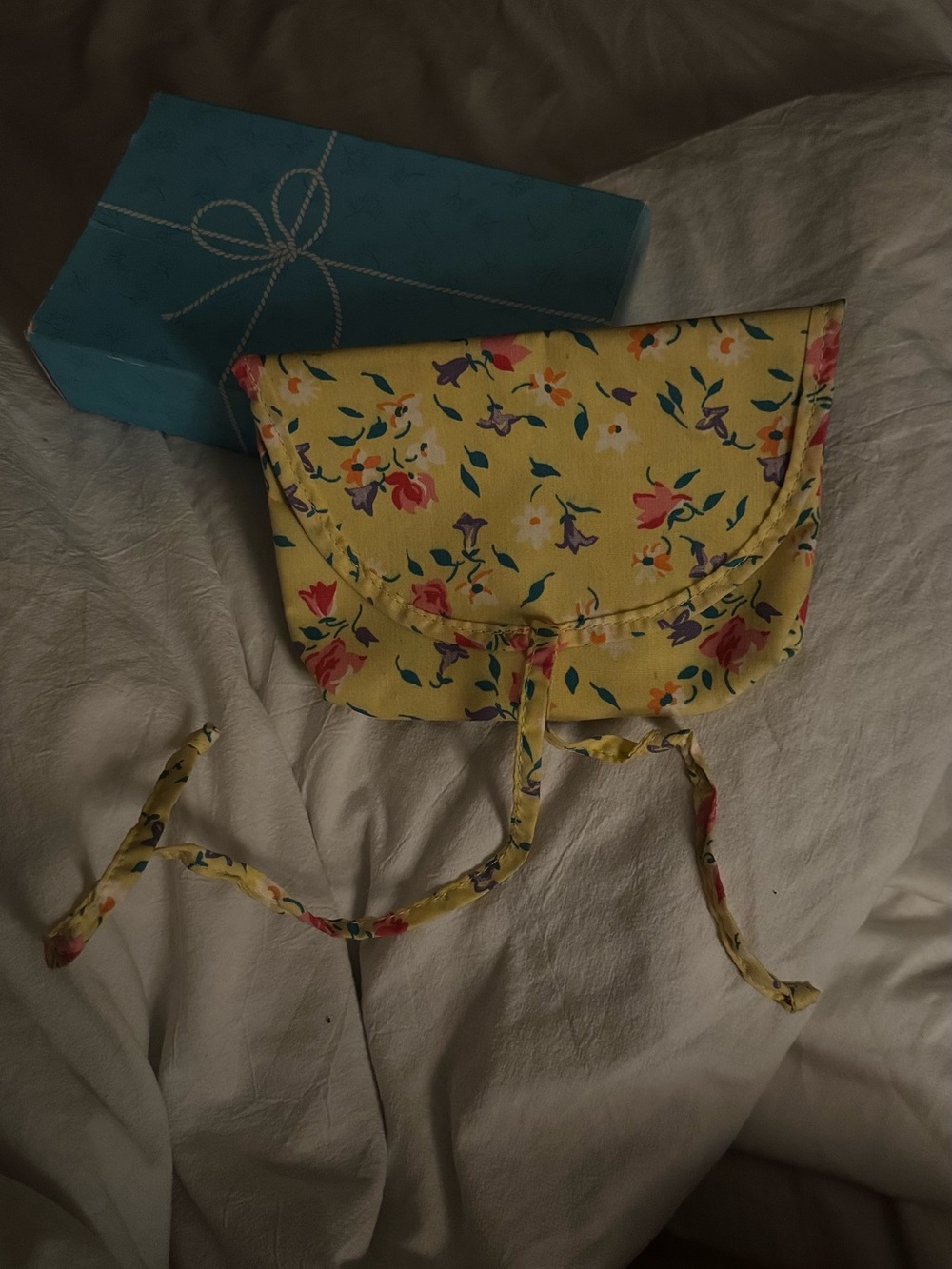 vintage avon Yellow floral makeup bag